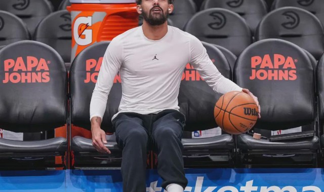 开云登录入口地址-湖人获历史第二准射手，勇士得冠军中锋！截止日谁是最大赢家？