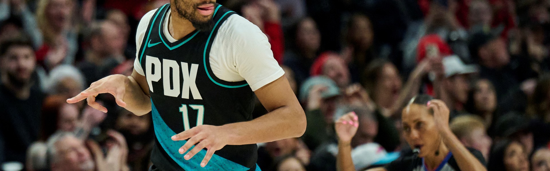 开云体育app-前5投全丢好在调整快！夏普半场13中6拿下13分3板1助1断