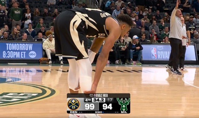 开云登录入口地址-沮丧！字母哥小腿不舒服啊 走去球员通道又回了替补席！