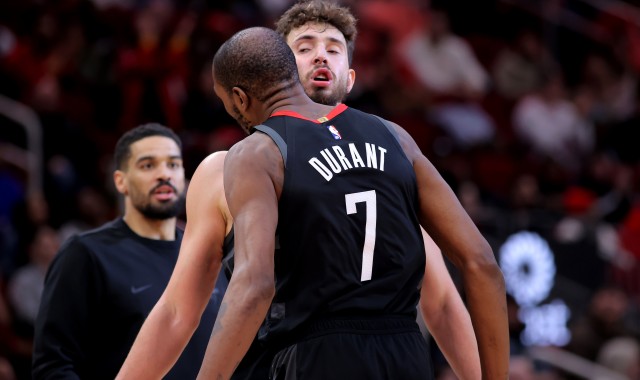 开云电子-KD谈35次助攻：让每个人都参与了进来 才是我们需要打出的篮球